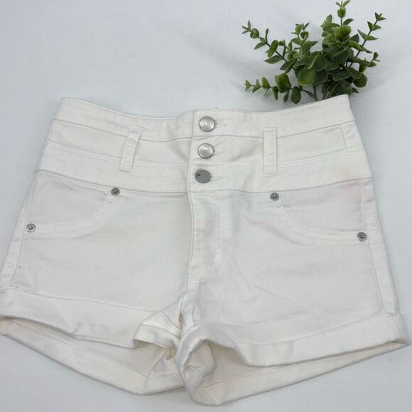 Xhilaration Shorts Women's Size 6 White Mid- Rise Retro Tri-Buttoned Pockets Str - Picture 1 of 9